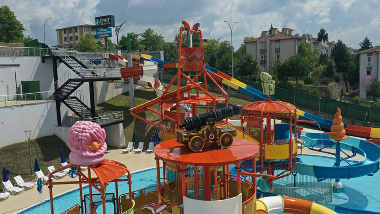 İzmit'te Aquapark kapılarını açtı