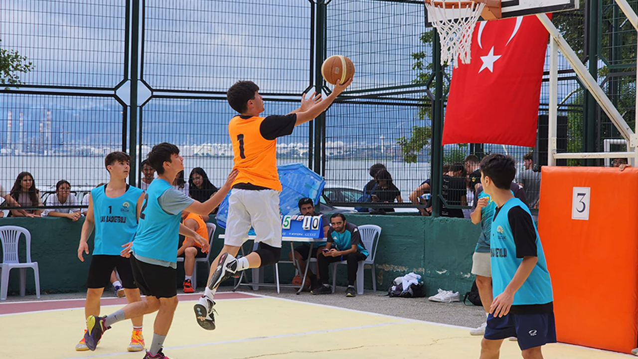 Şölene dönüşen sokak basketbolu turnuvası tamamlandı