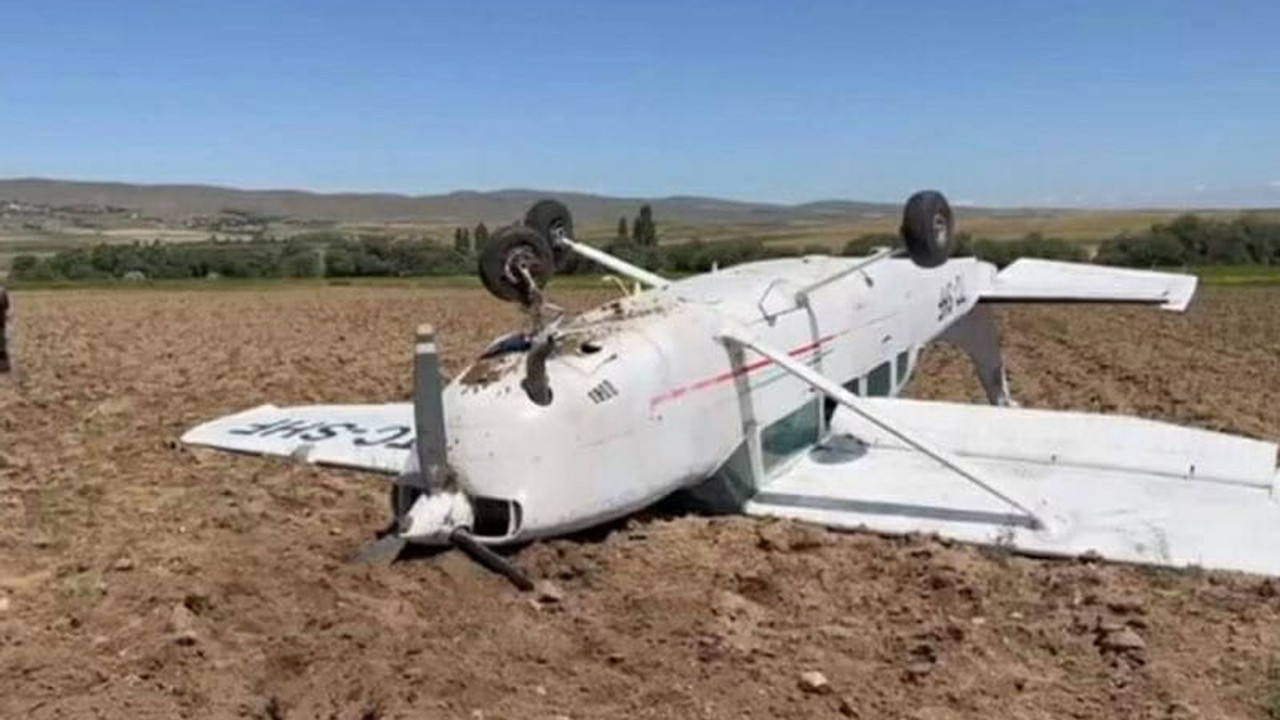 Eğitim uçağı düştü, pilotlar sağ kurtuldu