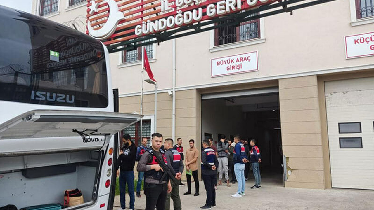 Valilik duyurdu! Tam 10 göçmen sınır dışı edildi