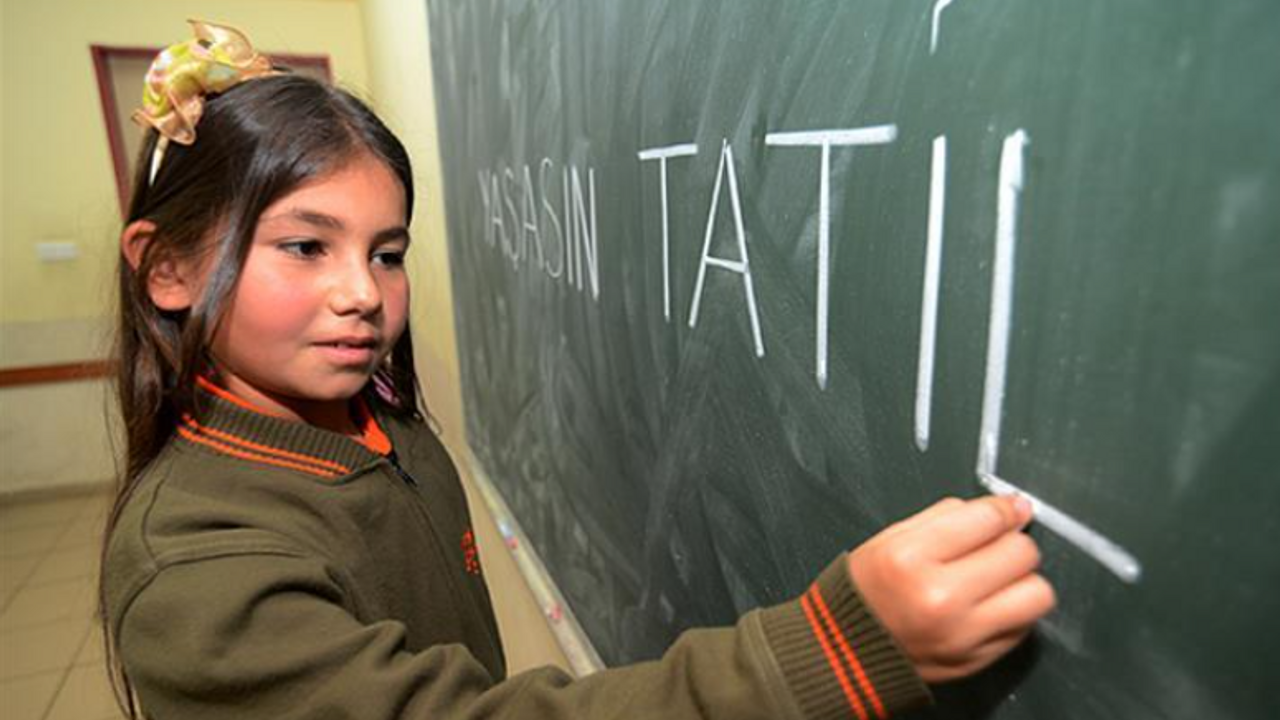 2023-2024 Okul Tatilleri: Okul Ara Tatili Ne Zaman? Kasım Okul Tatili Ayın Kaçında?