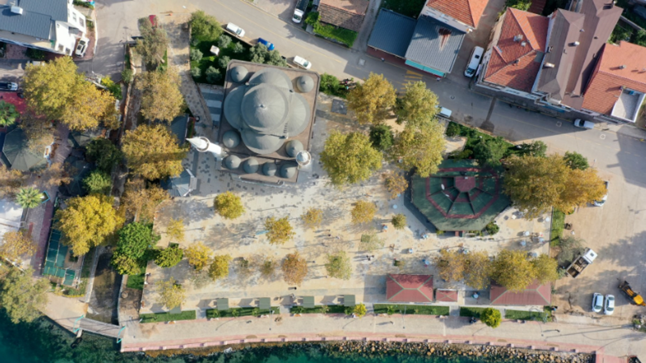 Büyükşehir’den Ulaşlı Camii’ne estetik meydan