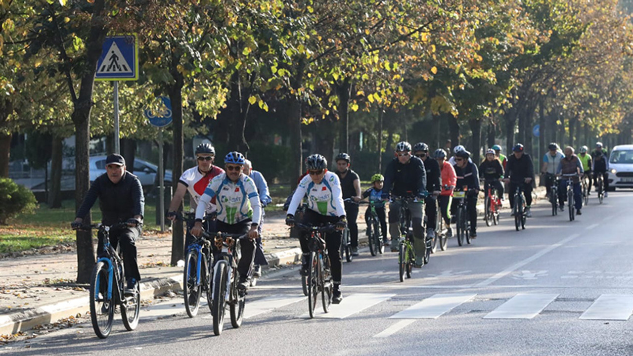 İzmit'te pedallar Cumhuriyetin 100.Yılı için çevrildi