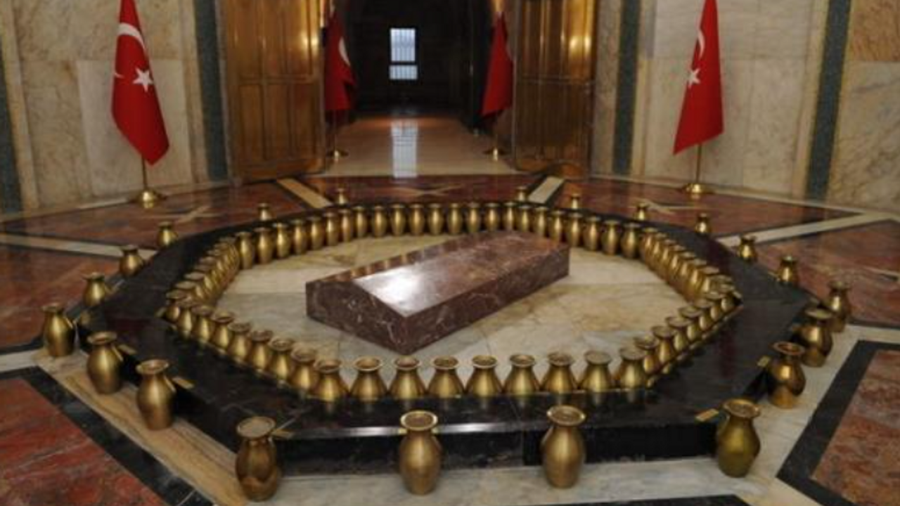 Anıtkabir Mezar Odası Açık Mı? Anıtkabir Bugün Kaça Kadar Açık? 10 Kasım 2023 Anıtkabir Ziyaret Saatleri