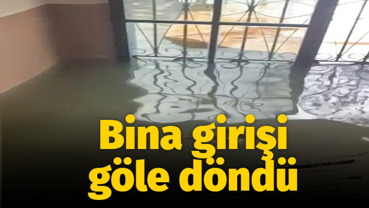 Binanın girişi göle döndü