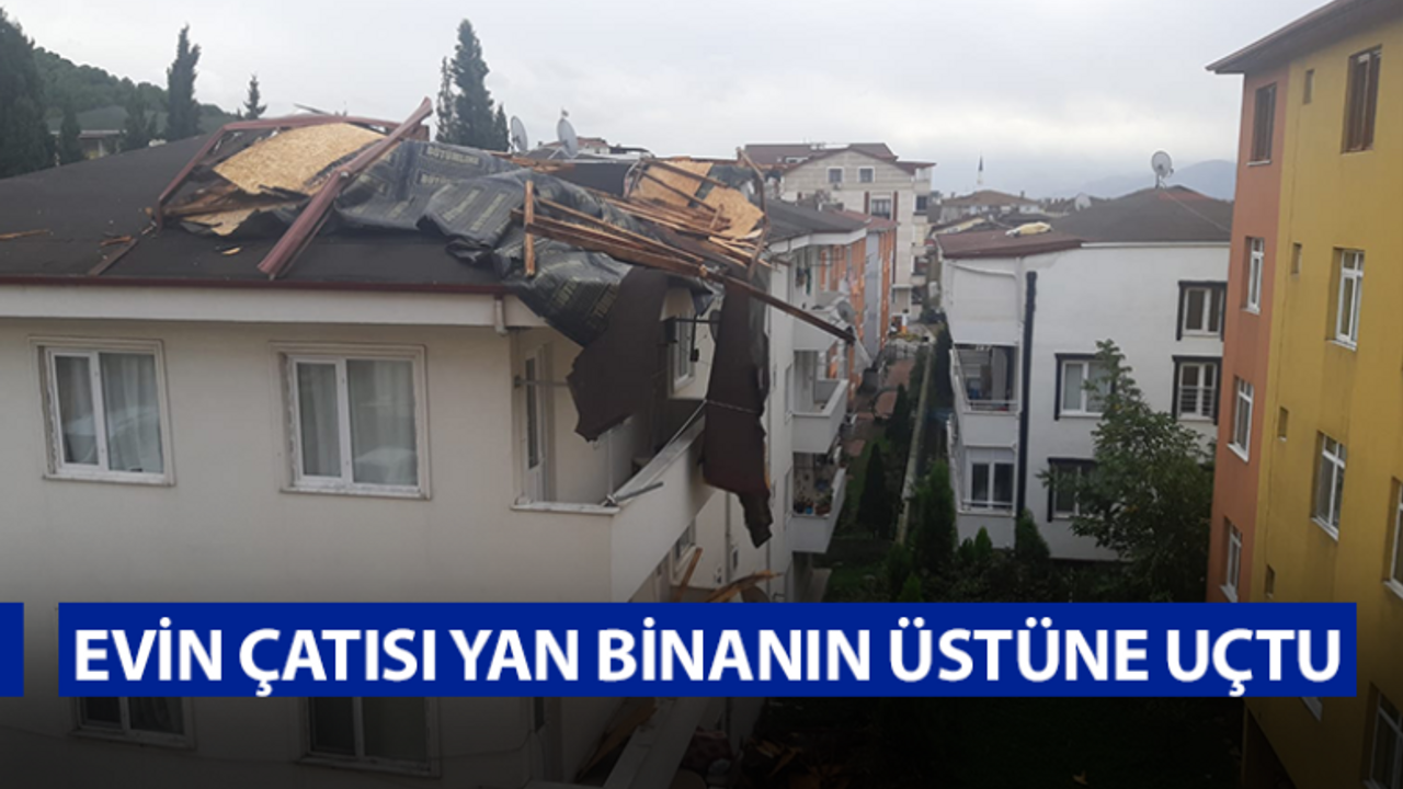 Evin çatısı yan binanın üzerine uçtu