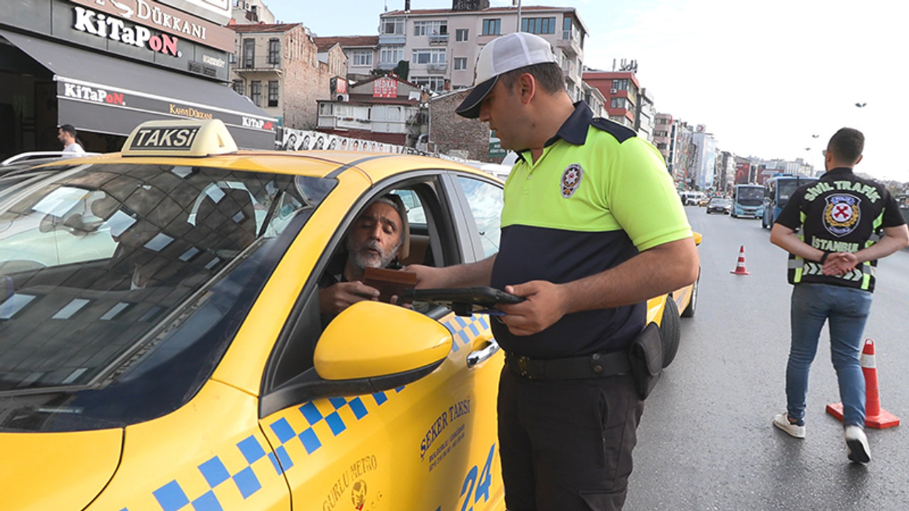 Telefonla konuşan taksici polise yakalandı: Müşteri bizi almıyor dediğinde haklıyız