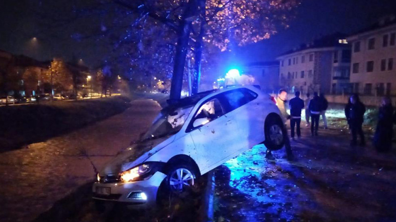 Genç, babasından habersiz otomobili kaçırdı, sonu hastanede bitti