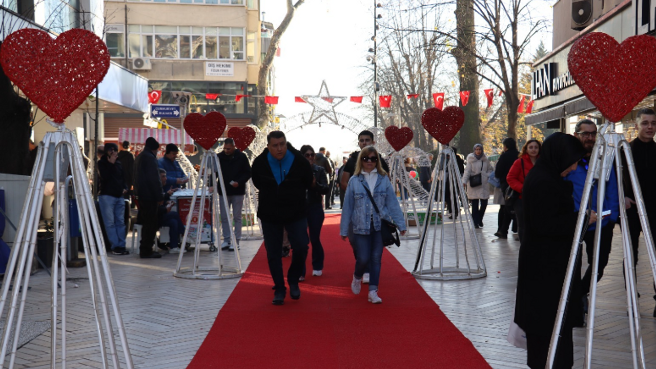 Vatandaşın ayağına kırmızı halı