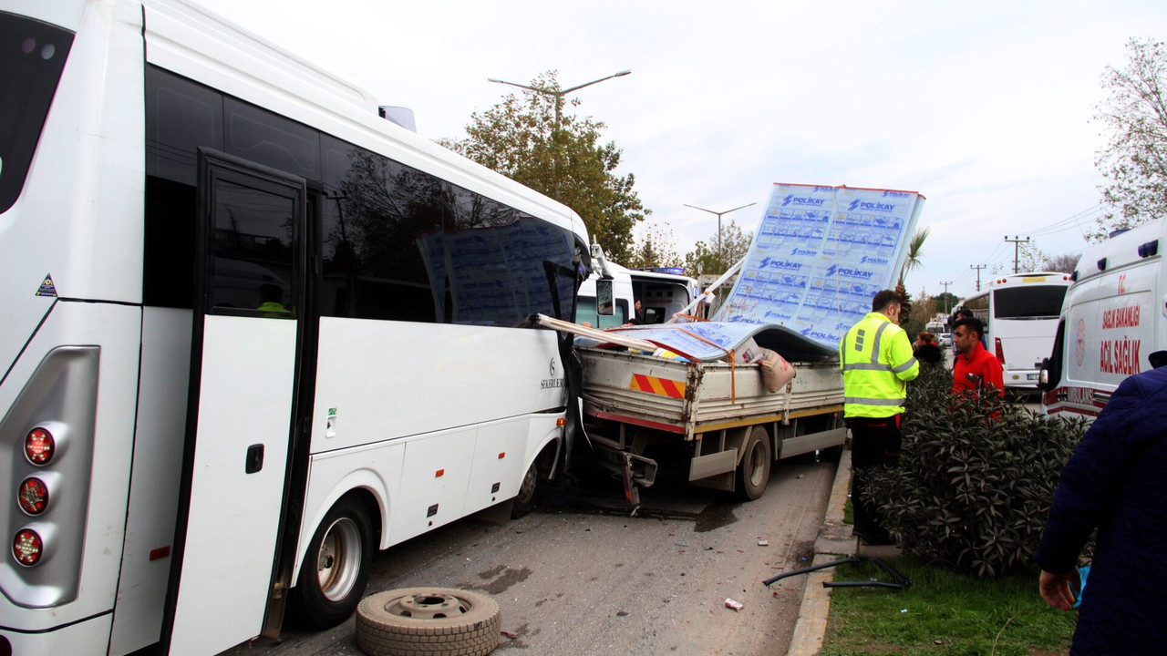 Personel taşıyan midibüs kazaya karıştı: 9 yaralı!