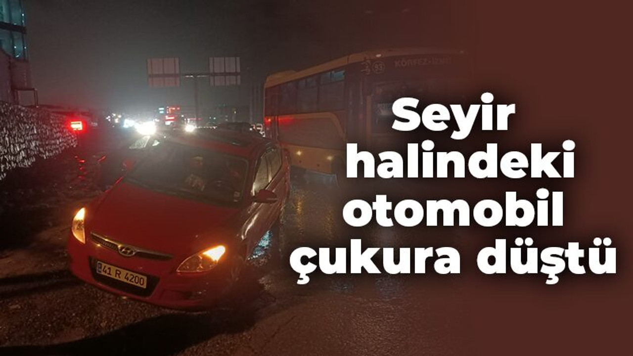 Seyir halindeki otomobil çukura düştü