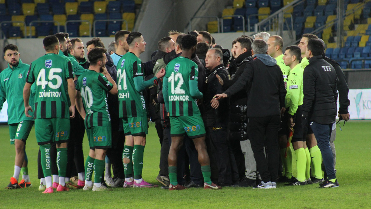 TFF, Sakaryaspor’a YAĞDI DA YAĞDI! Tam 502 bin lira!