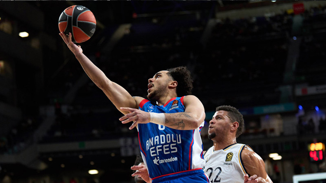 Tarihi maçta Anadolu Efes mağlup oldu