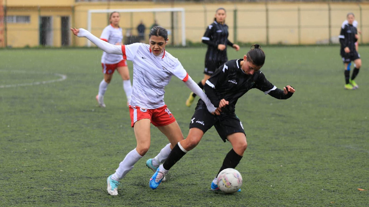 Bizim kızlar lideri salladı, yıkamadı! “0-2”