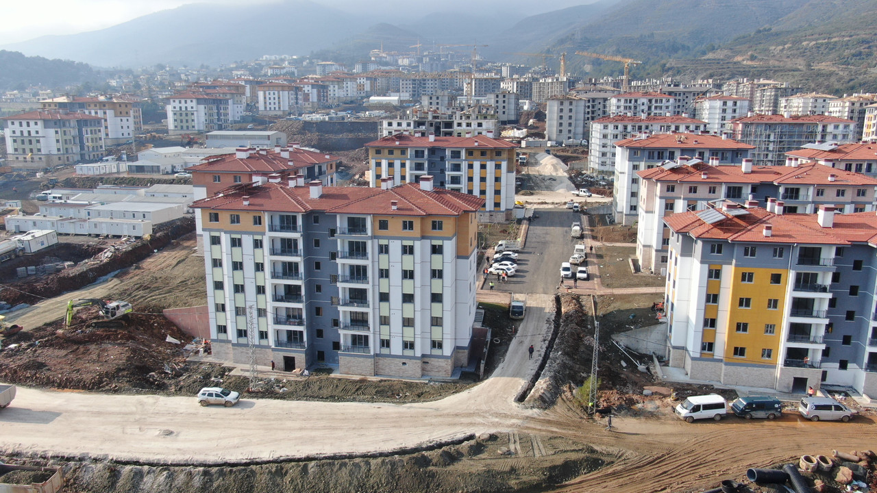 Depremzedeler TOKİ için ay sonunu bekliyor