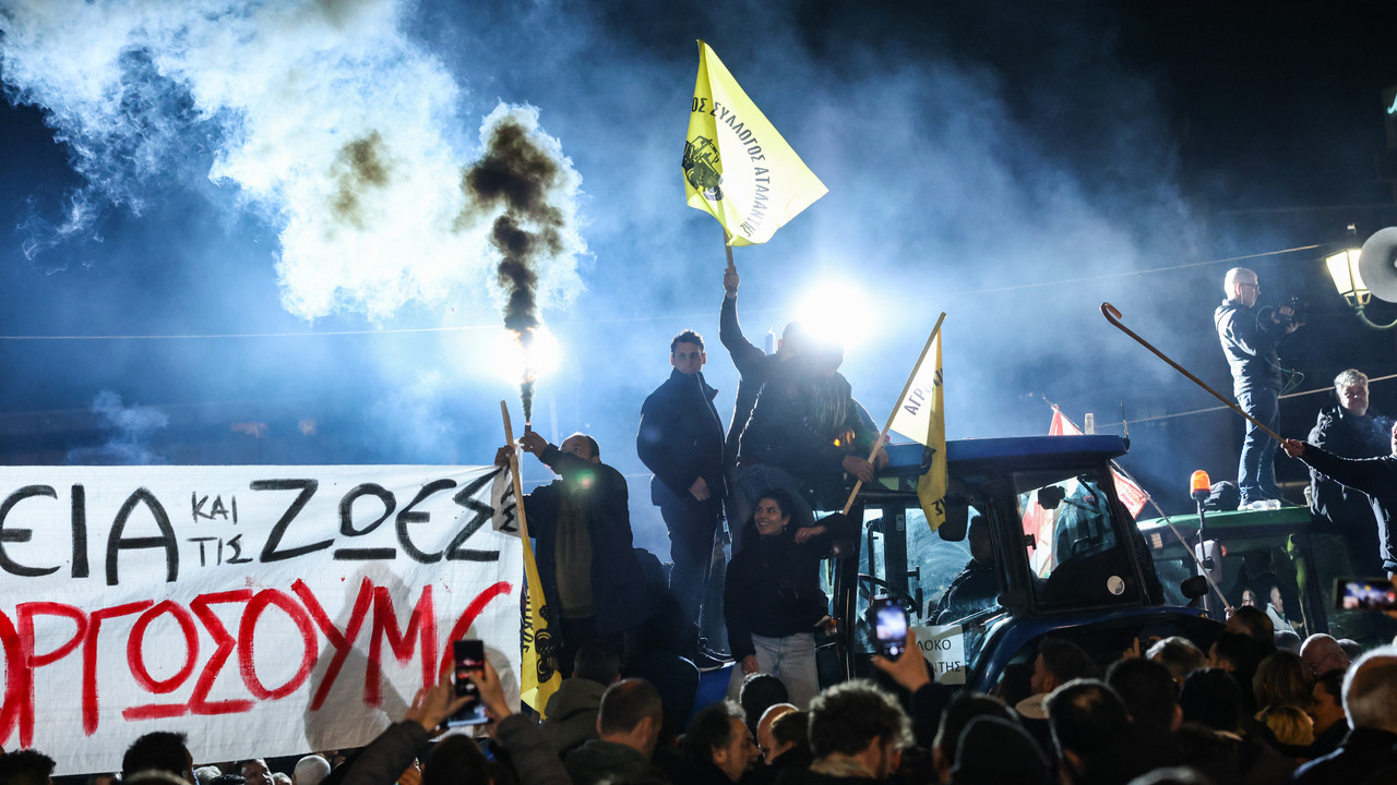 Yunanistan'da binlerce çiftçi sokağa döküldü