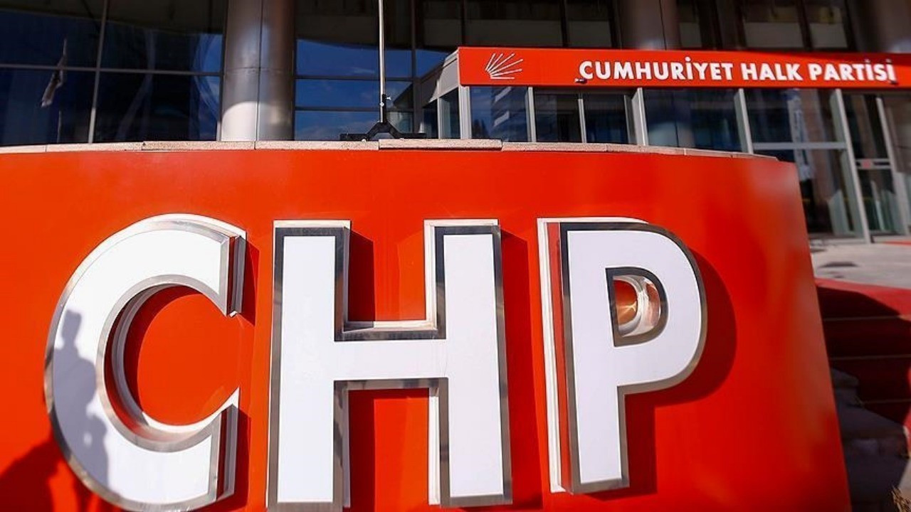 CHP'de 2 kişi adaylıktan çekildi