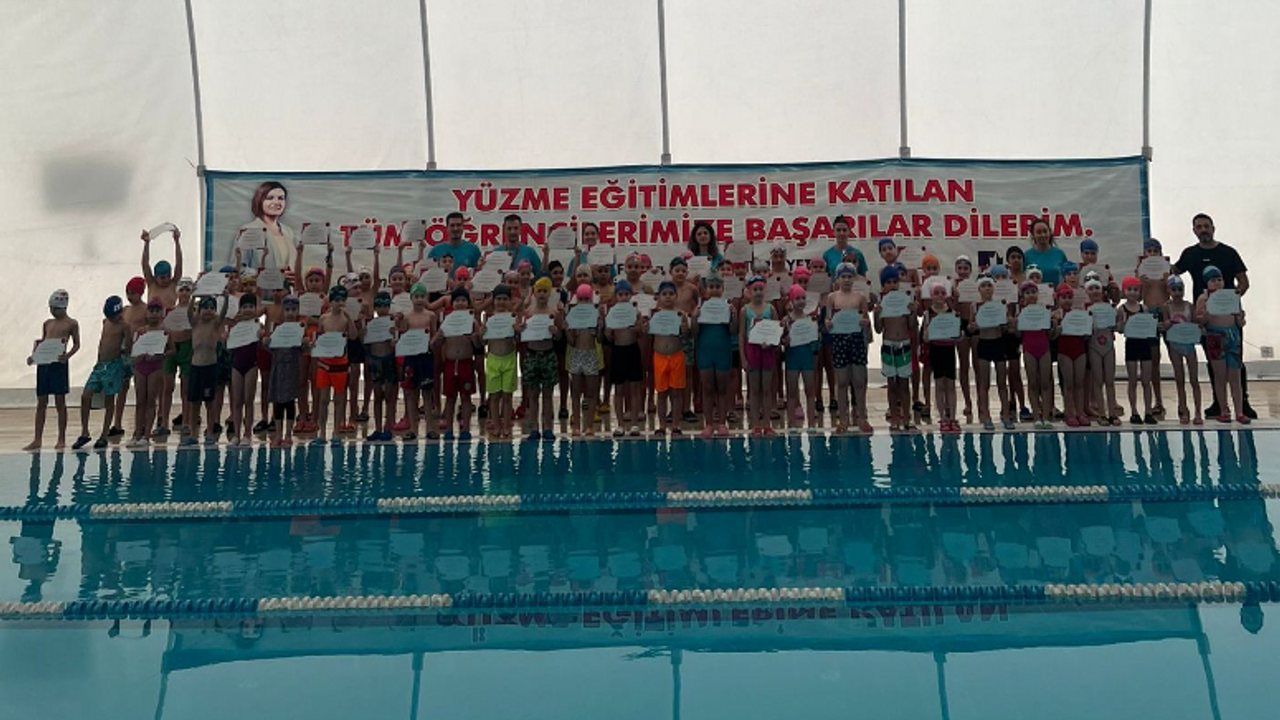 İzmit Belediyesi yüzücülerinde sertifika mutluluğu