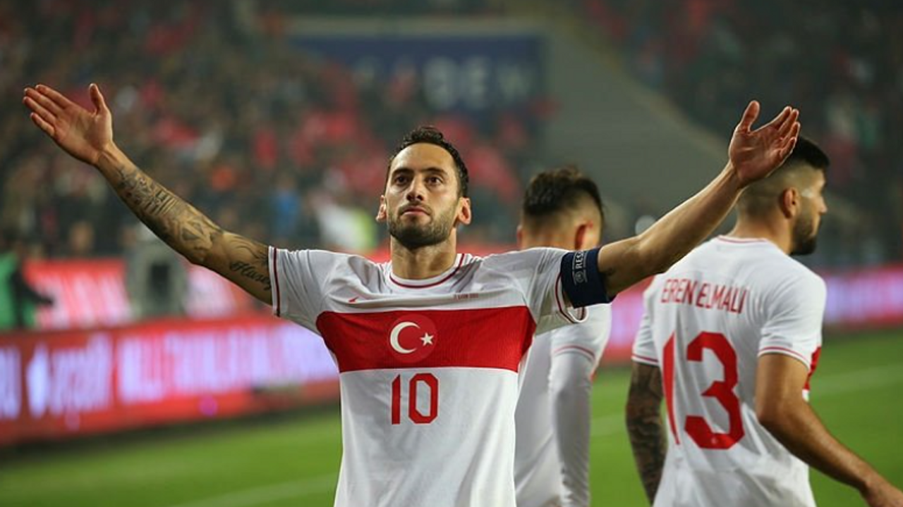 Hakan Çalhanoğlu futbol kariyeri? Hakan Çalhanoğlu nereli, kaç yaşında? İşte detaylar...