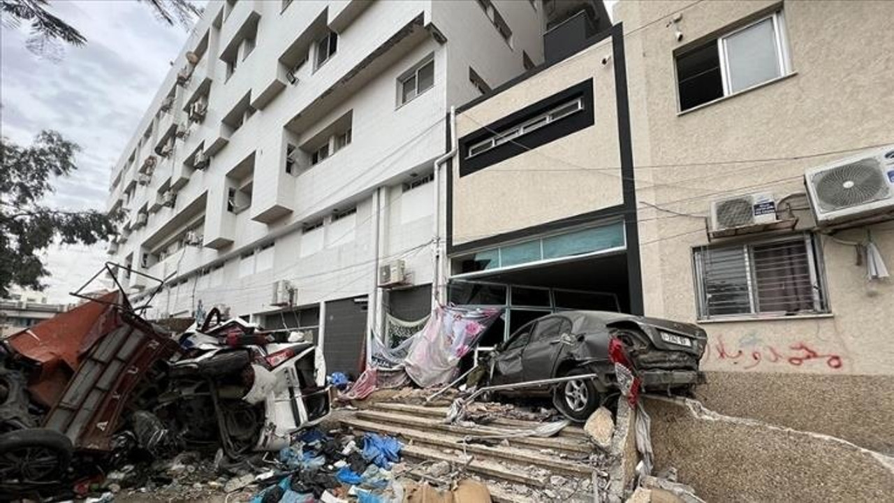 İsrail ordusu Şifa Hastanesi'ndeki binayı havaya uçurdu