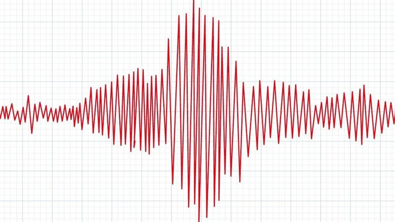 Balıkesir'de deprem panik yarattı!