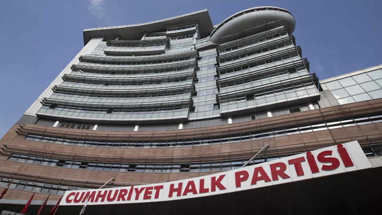 CHP'ye ait minibüse saldırı!