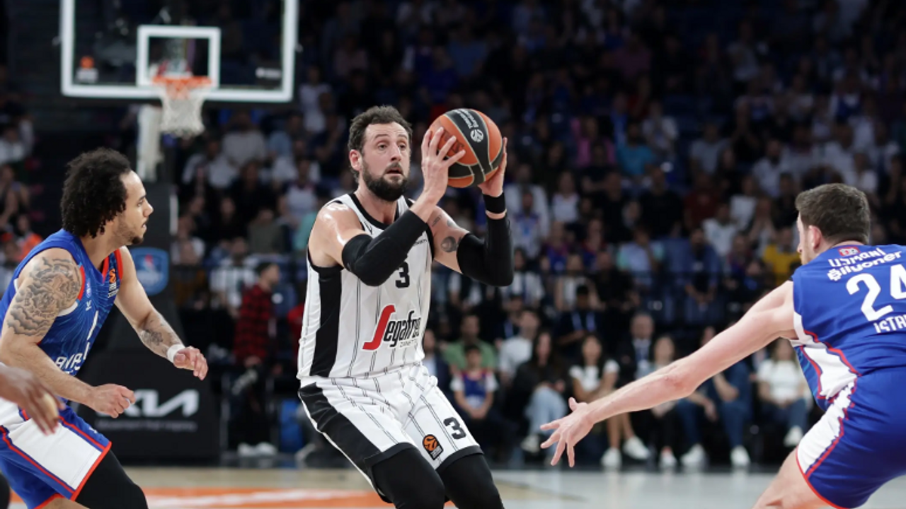 Efes, basketbol severlerin hayalleriyle oynadı! "64-67"