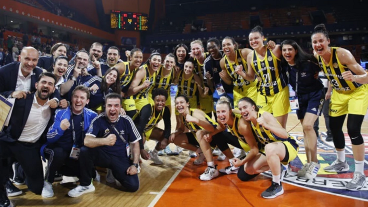 Fenerbahçe'nin kadın basketbolcuları üst üste altıncı kez şampiyon!