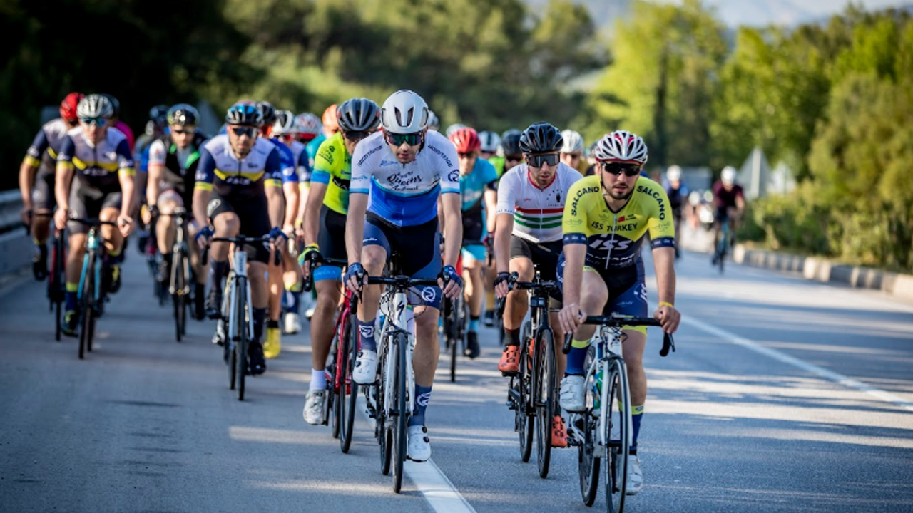 Kemer’in eşsiz manzarası eşliğinde pedal çevirecekler