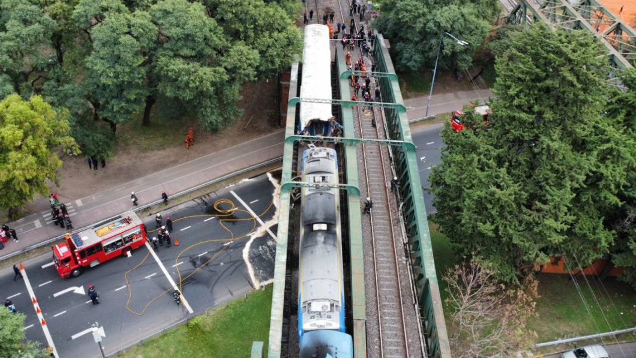 Arjantin'de iki tren çarpıştı: 30'u ağır 60 yaralı