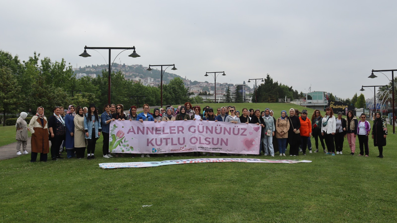 İzmit Belediyesi, anneleri unutmadı