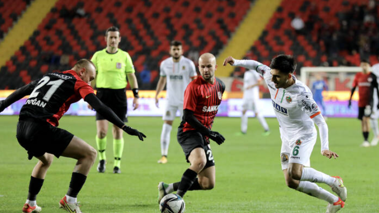 ALANYASPOR VE GAZIANTEP FK CANLI İZLE! Karşılaşma ne zaman? Saat kaçta?