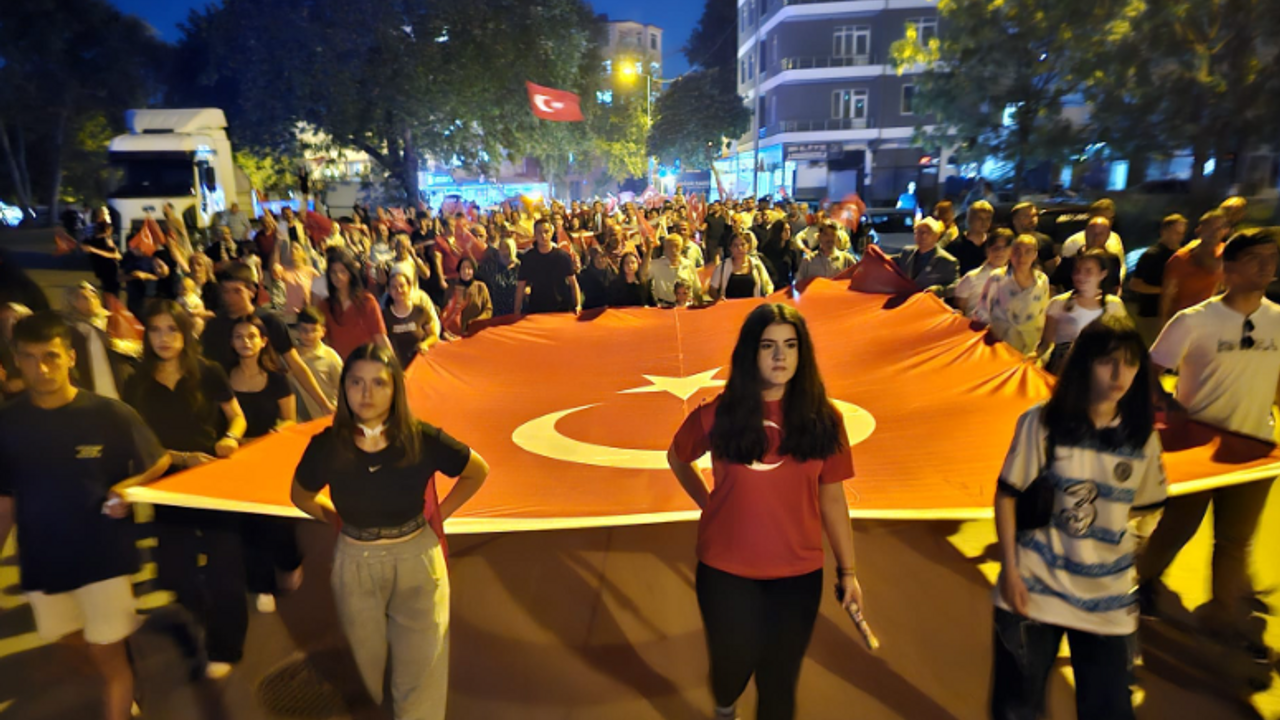 Gölcük 15 Temmuz destanı için yine dimdik ayakta