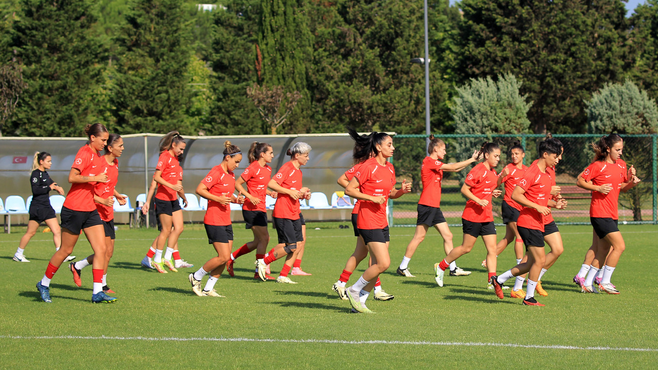 A Milli Kadın Futbol Takımı, İsviçre maçı öncesi Kocaeli'de
