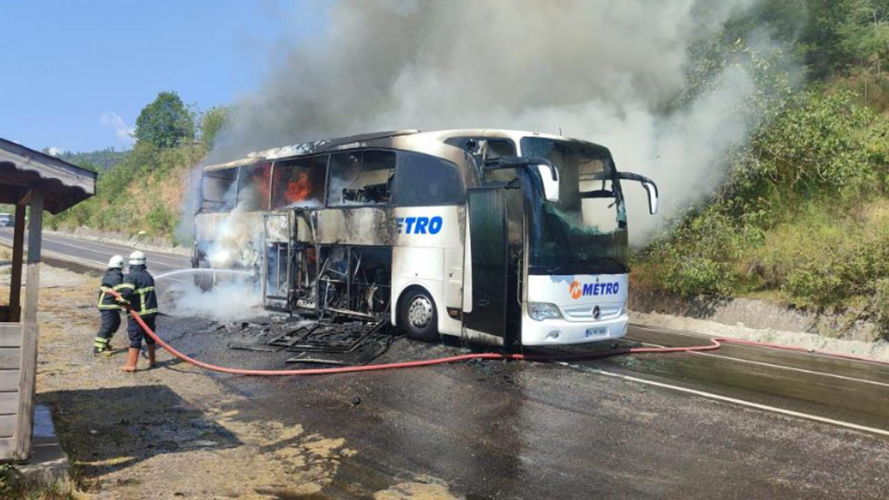 Yolcu otobüsü alev alev yandı