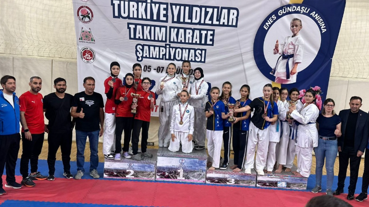 Körfez yıldız kız karate yenilgisiz finalde... Türkiye ikincisi oldular