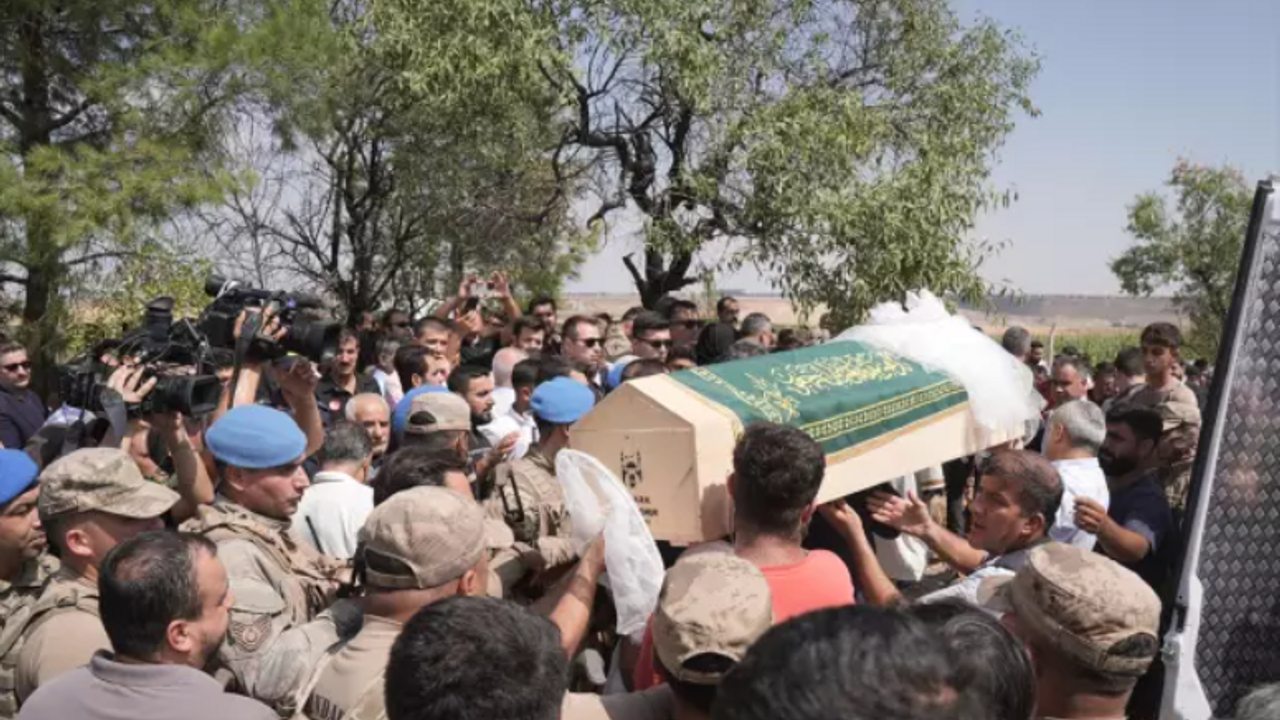 Narin Güran'ın Abisinin gözünde morluk, sırtında tırnak izleri tespit edildi...