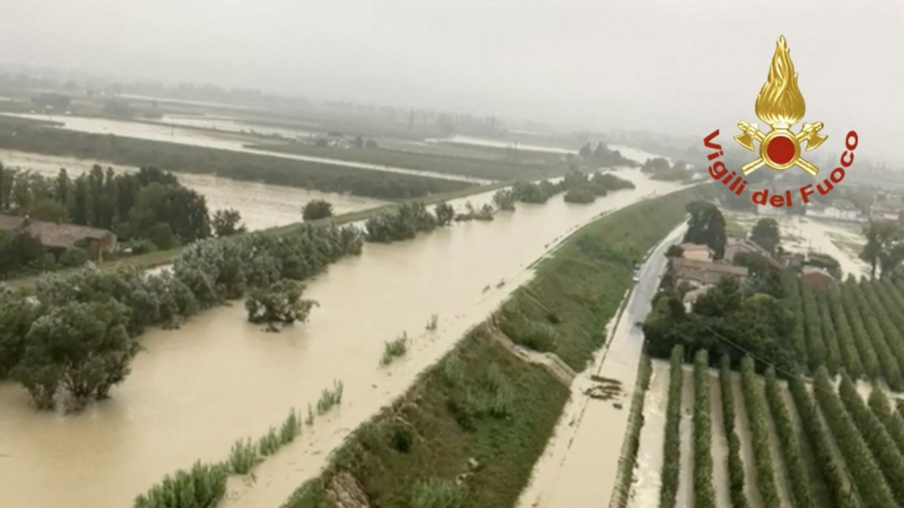 Sel nedeniyle 1000 kişi tahliye edildi