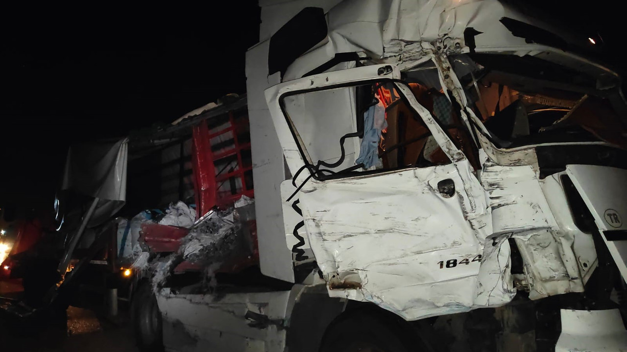 Yolcu otobüsüne tır çarptı!