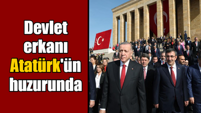 Devlet erkanı Atatürk'ün huzurunda