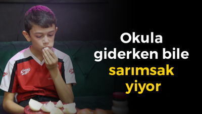 Okula giderken bile sarımsak yiyor