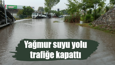 Yağmur suyu yolu trafiğe kapattı