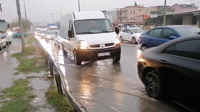 Sağanak yağış İstanbul'da yüzünü gösterdi