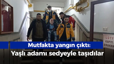 İzmit'teki dairenin mutfağında yangın çıktı: Yaşlı adamı sedyeyle taşıdılar