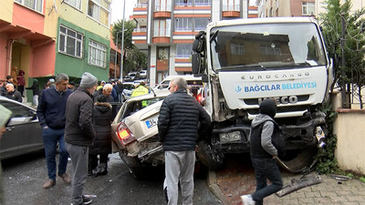 Şoförün kamyondan atladığı kazada kamyon 7 araca çarptı