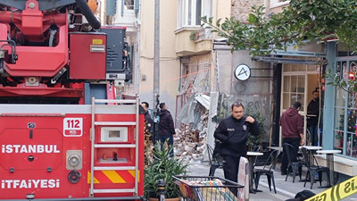 Kadıköy’de yıkım esnasında bina çöktü, işçi göçük altında kaldı