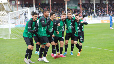 Bandırmaspor-Kocaelispor maçının ilk yarısından kareler