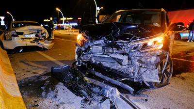 Korkunç kaza! Otomobiller tanınmaz hale geldi