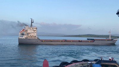 Çanakkale Boğazı’nda gemi alev alev yandı