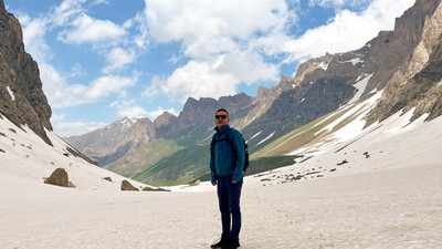 Hakkari'deki karlı dağların manzarası şok etti